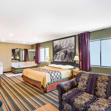 Super 8 By Wyndham Chanute Exterior photo