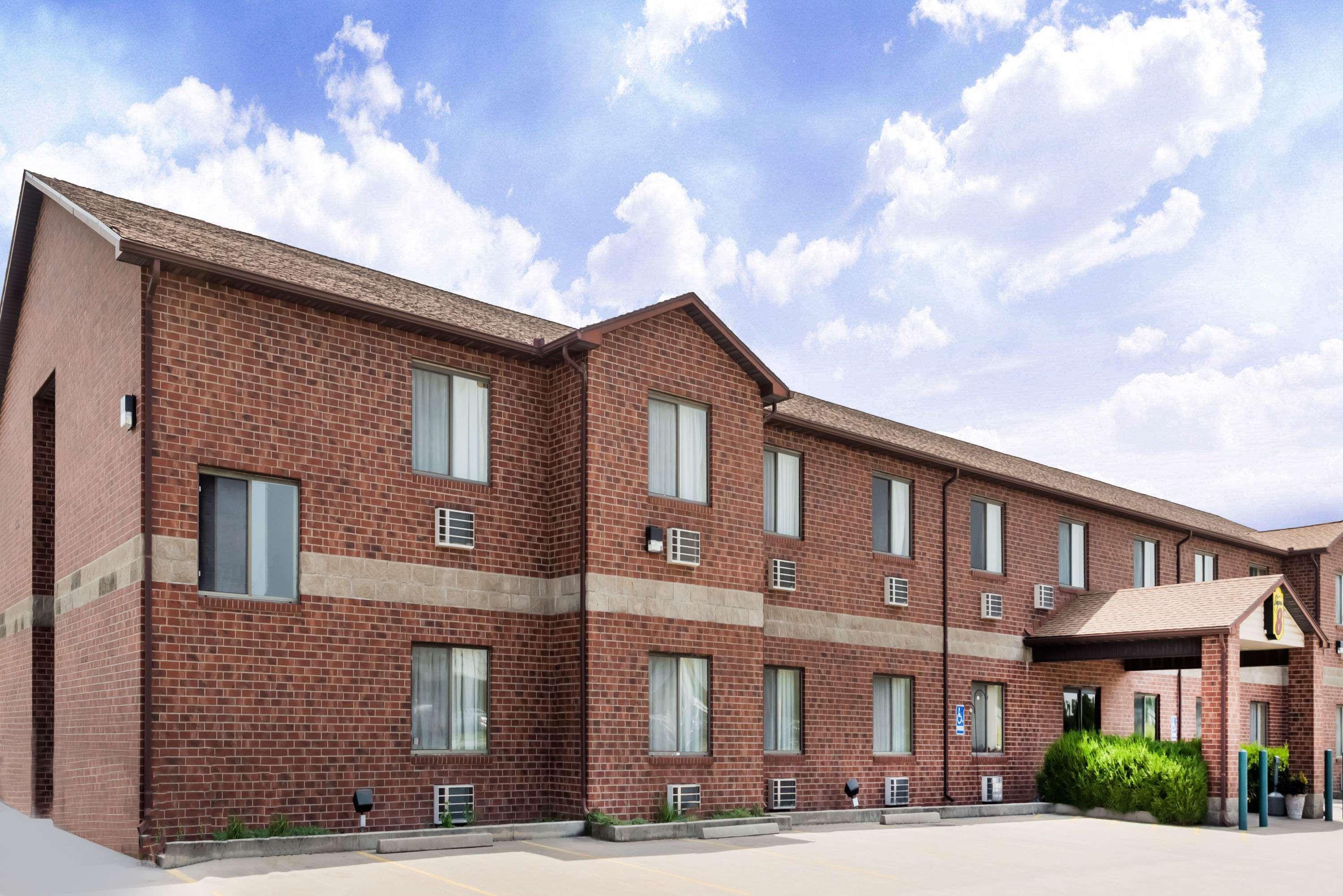 Super 8 By Wyndham Chanute Exterior photo