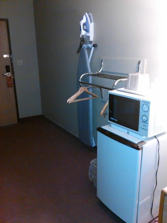Super 8 By Wyndham Chanute Room photo