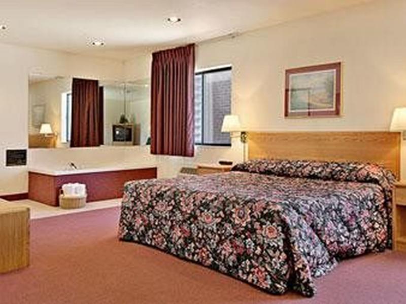 Super 8 By Wyndham Chanute Exterior photo