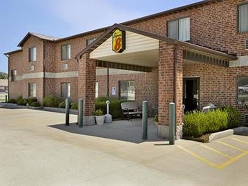 Super 8 By Wyndham Chanute Exterior photo